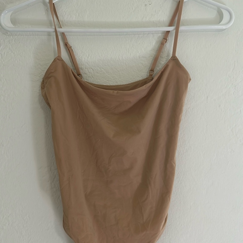 Skims XS nude - new without tag.